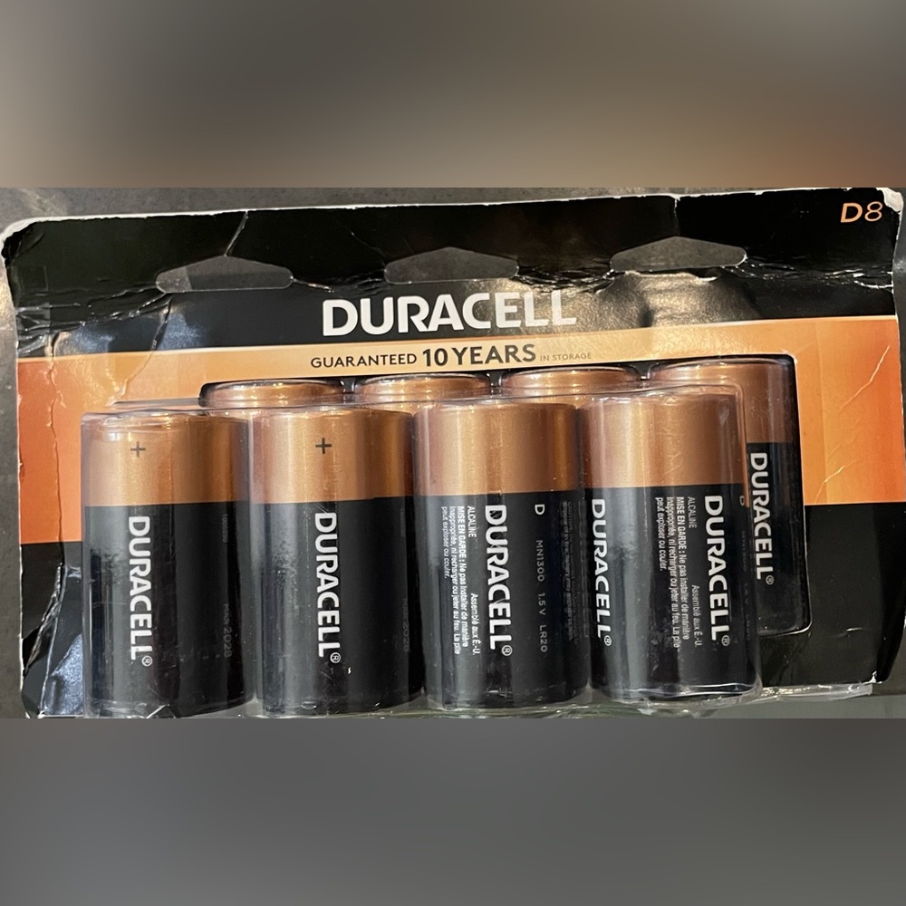 8-pack D batteries